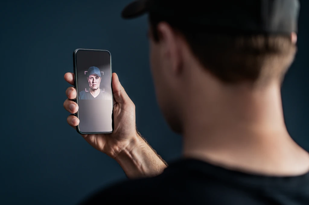 СМИ фиксируют рост обхода систем AI‑синтезом речи