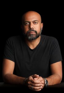 Имран Чаудри, экс-дизайнер интерфейсов Apple, возглавлял Humane до продажи активов HP в 2025 году после провала AI Pin, запущенного в 2024-м.
